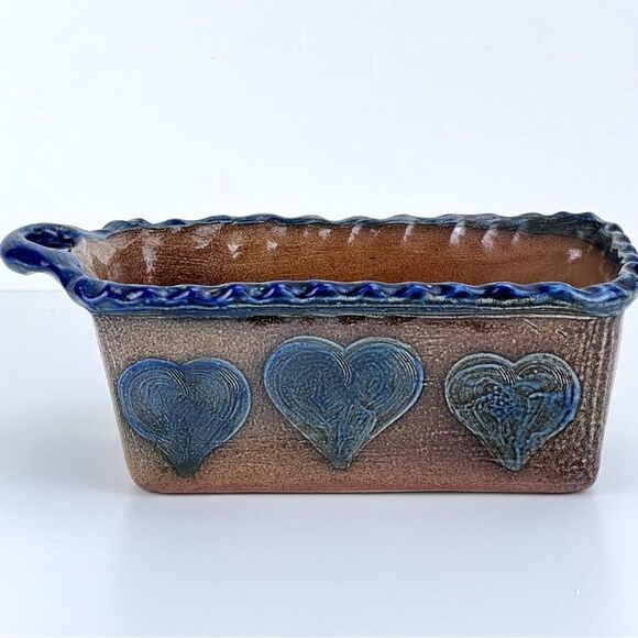 Salt of The Earth Stoneware Bakeware Pottery Guernsey Ohio Signed Blue Hearts - Picture 1 of 11